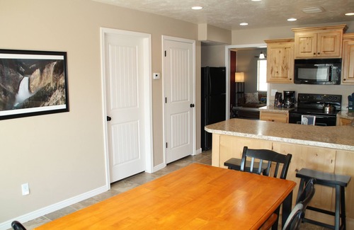 Ammon House | Clean & Comfortable Townhome|Near Costco|Self-Checkin|Great for kids|Rest& Relax