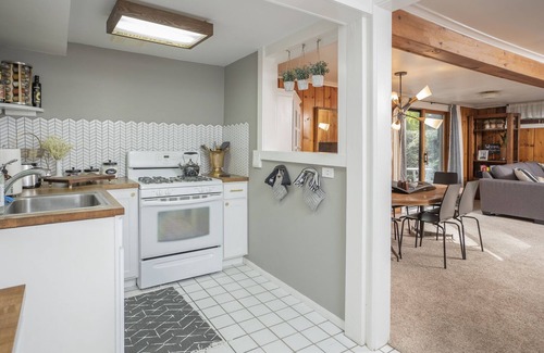 Fort Grounds Apartment | Clean, comfortable, spacious Fort Grounds apartment: great location!