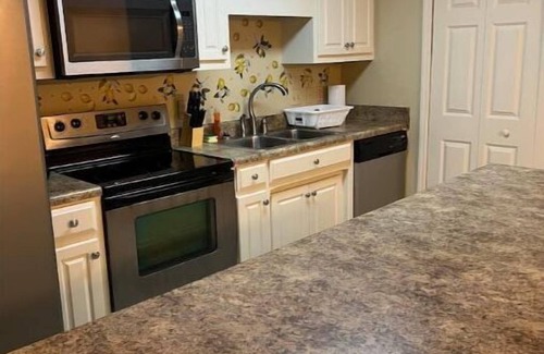 Valdosta Apartment | Clean & Comfy 3 BR 2 Bath Townhouse W/Amenities