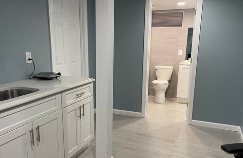 Hempstead House | Clean & Confidential Suite with Private Entrance