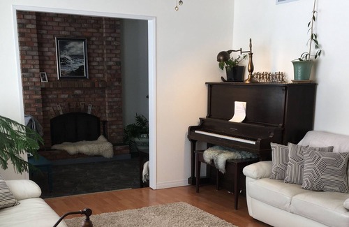 Rutland House | Clean cosy cottage with fenced backyard