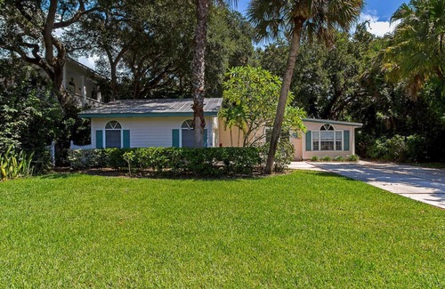 Wabasso Beach House | Clean, cozy and beautiful beach house next to Summer Place on Orchid Island