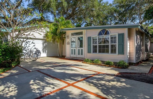 Wabasso Beach House | Clean, cozy and beautiful beach house next to Summer Place on Orchid Island