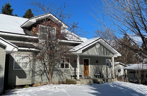 Post Falls House | Clean, cozy, centrally located, & unique, the Reader's Retreat is one of a kind!
