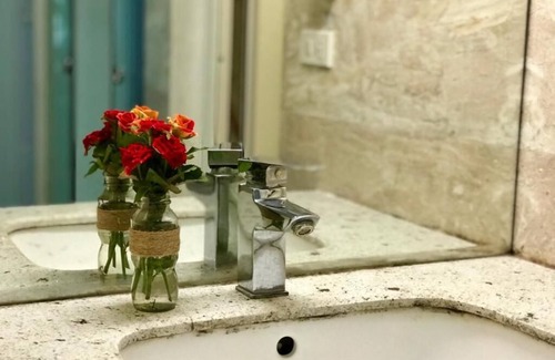 Old Quarter Apartment | Clean/Cozy/Central Location wth smart TV [Deluxe Room]