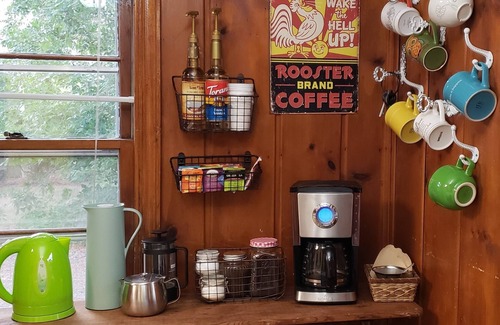 Rogers Park Cottage | Clean, Cozy, Comfy, Great Location, Pets Welcome, Well Equipped Kitchen.
