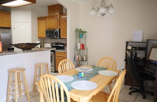 South Side House | Clean & Cozy, Elegant & Comfortable, Home for families and friends in safe area!