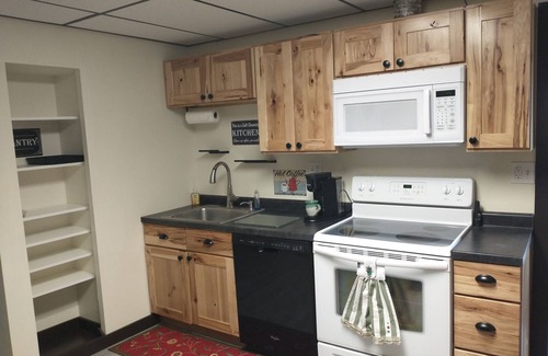 Houghton Lake Apartment | Clean & Cozy, Unique Studio Apartment across from Lakeview Waterfront Park.