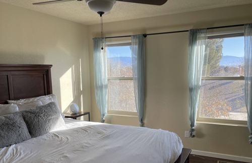 Westside House | Clean, Cute Townhouse - near interstate - quick commute