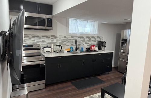 West Edmonton Apartment | Clean Executive Family Haven Short Stay
