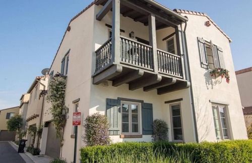 Newhall House | CLEAN FURNISHED PRIVATE ROOM - NEAR PUBLIC TRANSIT