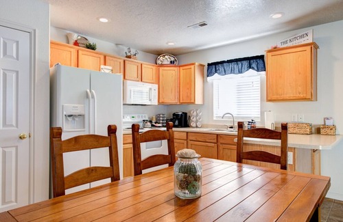 Cedar City House | ★Clean Home/SUU/Parks/Weddings/Dogs allowed with pet fee