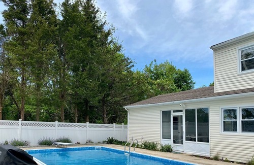 East Marion House | CLEAN HOUSE WITH POOL AND WALK TO PRIVATE BEACH