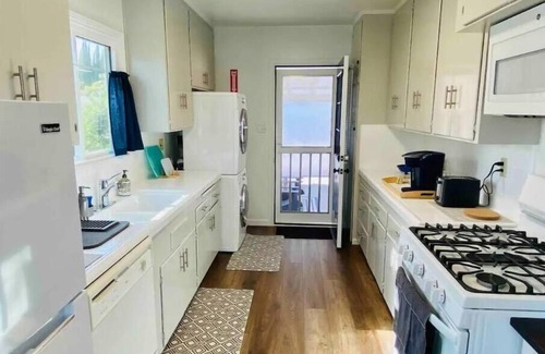 Los Altos House | Clean modern 💎 w Backyard ⭐️AC+Parking+W&D⭐️Central location