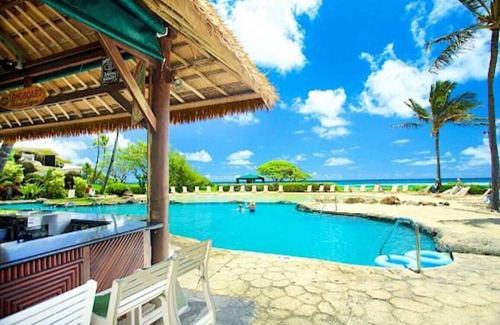 Hanamaulu Apartment | Clean Oceanview Elegance with King Bed