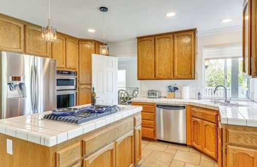 Tracy House | Clean, old fashion, pet-friendly, beautiful spacious 4-bedroom home in Tracy