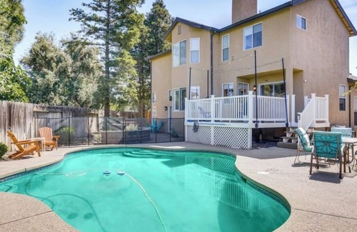 Tracy House | Clean, old fashion, pet-friendly, beautiful spacious 4-bedroom home in Tracy