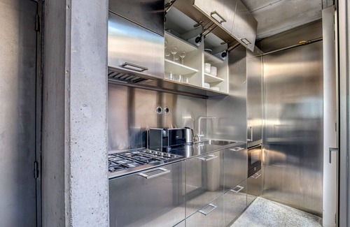 El Poble-sec Apartment | Clean Poble Sec 1BR w/Private Terrace & Great Views, by Blueground