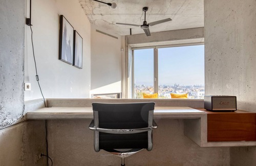 El Poble-sec Apartment | Clean Poble Sec 1BR w/Private Terrace & Great Views, by Blueground
