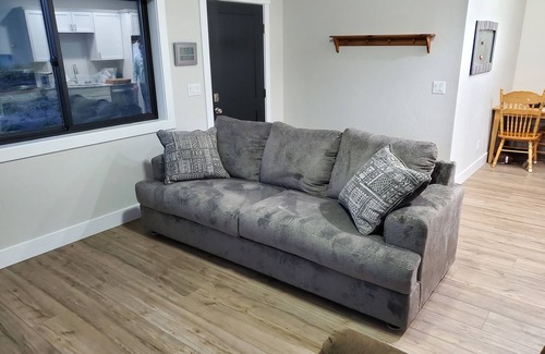 Jerome Apartment | Clean, private entrance, easy check-in and out(door code).2.3 miles from Walmart