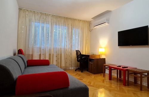 Sector 3 Apartment | Clean & Quiet Apartment with garden view, self & early check-in, late check-out!