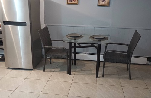 Queens House | Clean, Quiet safe place in Queens. Around the corner from green Acres Mall
