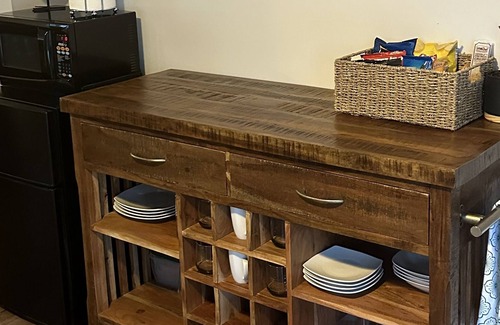 Wade Hampton Apartment | Clean, relaxing, cozy studio near the heart of Greenville, SC.