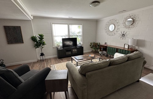 Wade Hampton Apartment | Clean, relaxing, cozy studio near the heart of Greenville, SC.