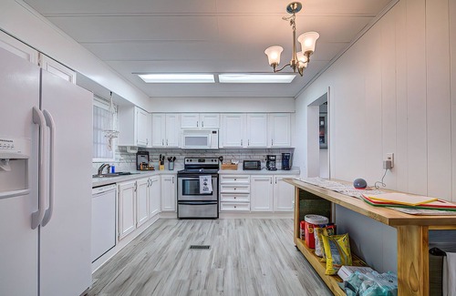 Fort McCoy House | Clean renovated LAKEFRONT home on spring fed Lake Kerr in Ocala National Forest.