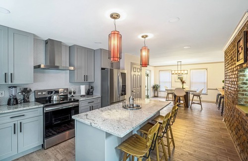 College Park House | Clean! Renovated Oasis Estate, 7mins from Airport!