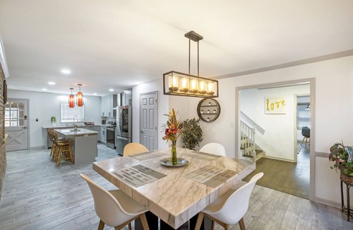 College Park House | Clean! Renovated Oasis Estate, 7mins from Airport!
