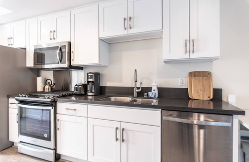 Pasadena Apartment | Clean & Sanitized Stylish Studio in the Heart of Pasadena