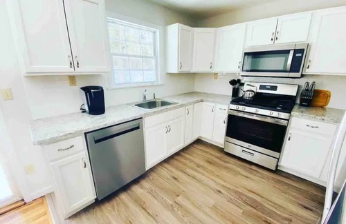 Geyser Crest House | Clean Saratoga Home Close to SPAC & Track | Dogs