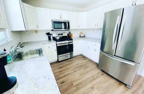 Geyser Crest House | Clean Saratoga Home Close to SPAC & Track | Dogs
