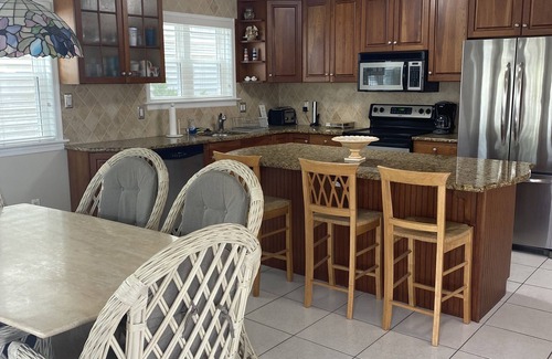 South End Condo | Clean & Spacious 4BR - Beach Block Condo, South end of OCNJ
