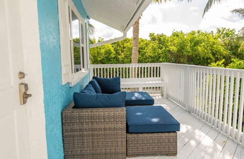 Fort Pierce Shores House | Clean Spacious Waterfront 2bd 2ba Sleeps 8