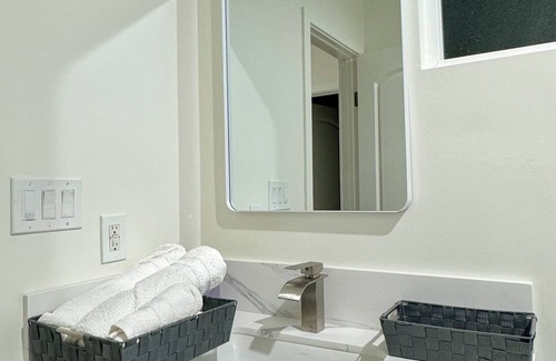 Artesia House | Clean Studio near Cerritos mall/ Disneyland