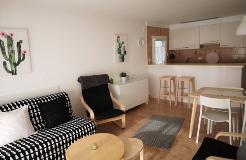 Empuriabrava Apartment | Clean, well-kept apartment on the beach, wifi, air conditioning. Ground floor, up to 4 persons