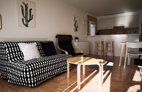 Empuriabrava Apartment | Clean, well-kept apartment on the beach, wifi, air conditioning. Ground floor, up to 4 persons