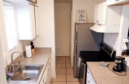 Southwest Coconut Grove House | Clean, well managed free parking large back yard, Clean, well managed free parking large back yard
