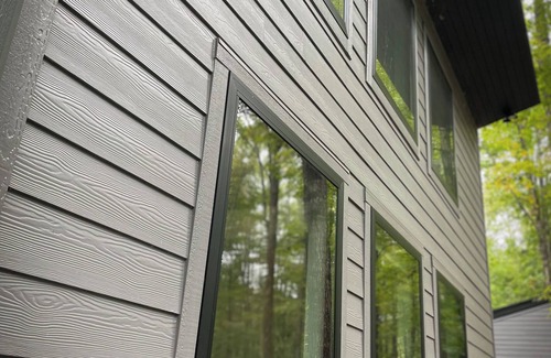Cookeville Cabin | *Cleaning Fee Included* Mini modern cabin nestled in the peaceful hills between Jackson and Putnam County, minutes away from CUMMINS FALLS STATE PARK. Designed for comfort and style, this vacation rental seamlessly blends modern charm with wooded s