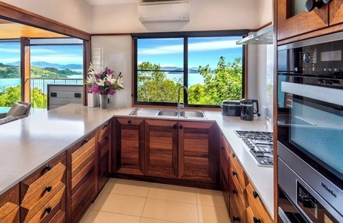 Hamilton Island House | Clear Water
