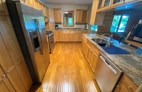 Hayward Cabin | Clear Your Mind on Clear Lake