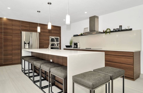 Island Estate House | Clearwater Beach! Waterfront Modern Villa 4BD/2openLoft/4BT Pool/Boat Deck. 14p
