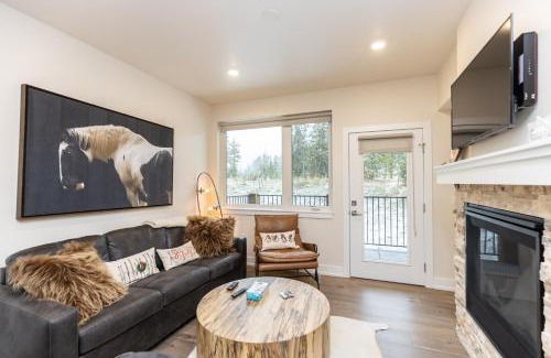 Lakeside Village House | Clearwater Lofts #104 Building 3 by Summit County Mountain Retreats