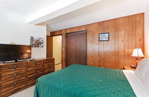 Eagle River Apartment | Cleerwood Village #252