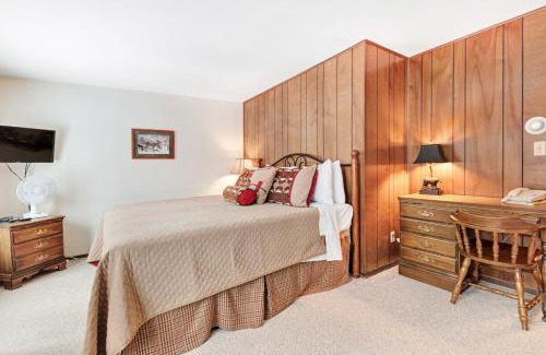 Eagle River Apartment | Cleerwood Village #252
