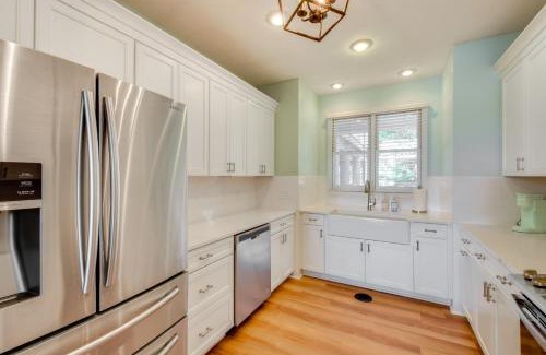 Salem Apartment | Clemson Game Retreat Lakefront Keowee Key Condo