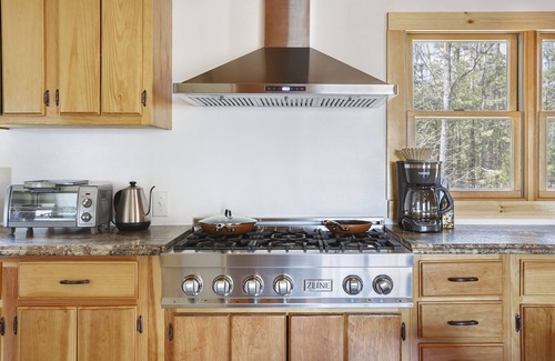 Mount Marion House | Cleo’s Cabin: Private Retreat with Fenced Dog Run