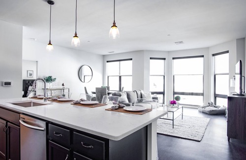 Little Italy Apartment | Cleveland Luxe Apartment w/Patio